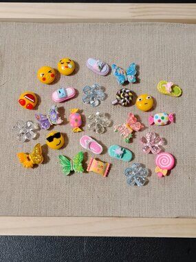 Set of 25 Flip Flops Butterflies Candy Emoji Flowers Bulletin Board Push Pins